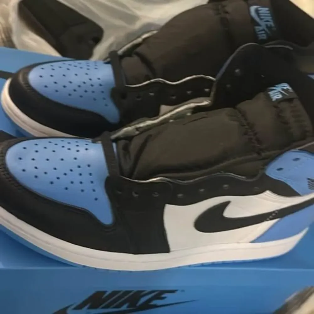 2023 Nike Air Jordan 1 Retro High UNC Toe University Blue Size 9 DS New in Box